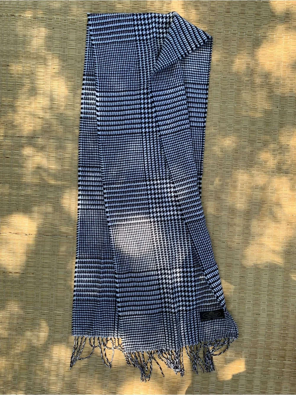 Checkered B&W Cashmere wool Scarf w/ fringe Like New